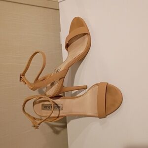 Steve Madden "Scene" Tan Bossy Sandals